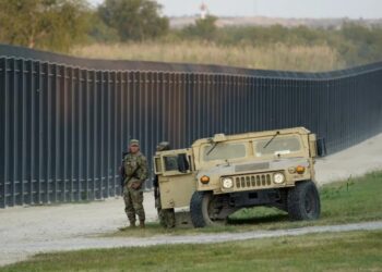 Desplegará Texas tanques en su frontera con México ante invasión de migrantes