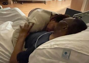 Una noche más juntos, destaca hija de Pelé al compartir foto en hospital