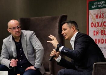 Murat presenta su libro “Más de Oaxaca en el Mundo, las bases del Corredor Interoceánico” en la FIL Guadalajara