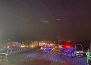 Tráiler se queda sin frenos en la autopista México-Querétaro