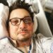 Jeremy Renner, actor de Marvel, publica foto desde el hospital