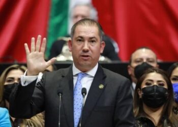 Diputado panista abandona Acción Nacional para irse a Morena