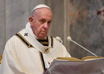 Ser homosexual es pecado, no delito, declara Papa Francisco