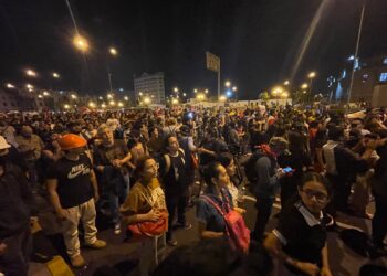 Marchan en Lima, piden renuncia de presidenta Boluarte