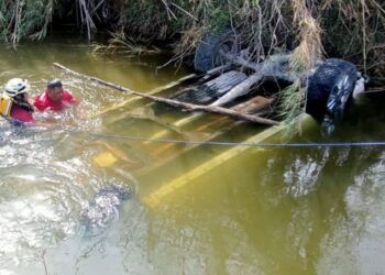 Hallan camioneta con 14 cuerpos en Nuevo León