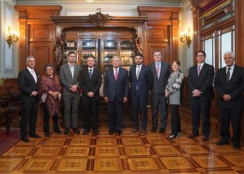 López Obrador se reúne con directivos de Tesla en Palacio Nacional