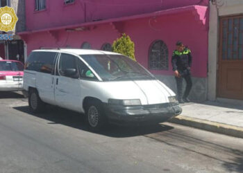 Abandonan en Iztapalapa a camioneta relacionada con choque múltiple en Coyoacán