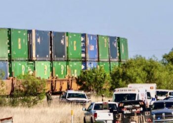 Hallan migrantes sofocados en un tren en Texas; hay dos muertos
