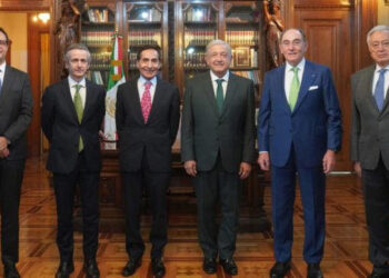 López Obrador anuncia que México adquirió 13 plantas de energía a Iberdrola