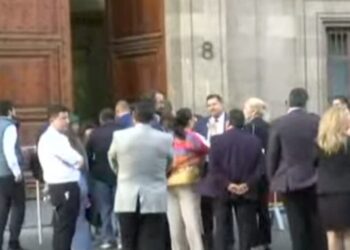 López Obrador se reúne con senadores morenistas