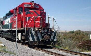 Grupo México advierte a López Obrador que evalúa acciones por tomar Ferrosur