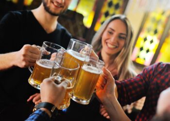 Ante altas temperaturas, consumo de cerveza se dispara 80% en México