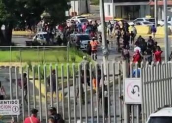 Migrantes intentan cruzar ilegalmente por puente de Matamoros-Brownsville