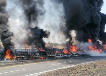 Carambola en autopista de Jalisco deja 5 muertos