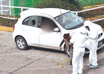 En estacionamiento de tienda de autoservicio asesinan a una mujer