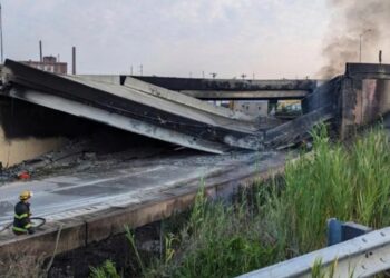 Se derrumba puente en Filadelfia tras el incendio de un camión