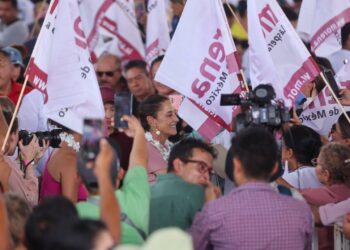 Desde Michoacán, Sheinbaum destaca "México está cambiando gracias a su pueblo"