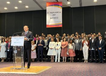 Por congruencia renunciamos al PRI: Osorio Chong