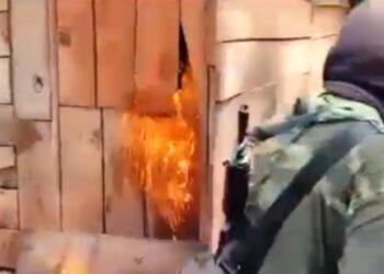 Grupo armado quema casas de supuestos autodefensas en Pantelhó, Chiapas