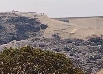 Explosión en basurero deja personas sepultadas en Naucalpan, Edomex