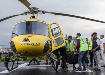 Mueren 5 turistas mexicanos, tras caer helicóptero en Nepal