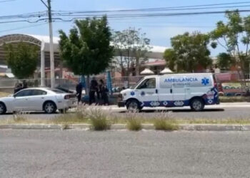 Niña muere tras atorarse cuello en resbaladilla en Querétaro