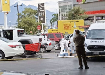 Frente a sus hijos asesinan a balazos a un sujeto en Monterrey, Nuevo León