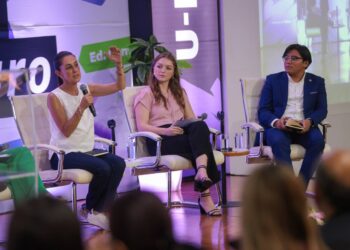 Sheinbaum en Universidad Regiomontana pide a jóvenes participar en la transformación del país