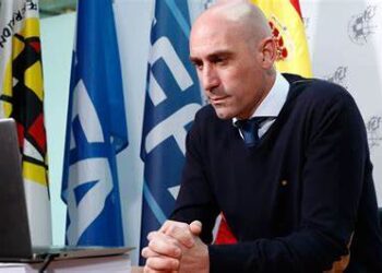 Juez prohíbe a Rubiales acercarse a Jenni Hermoso