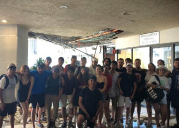 Estudiantes de la UAEH regresan a Hidalgo tras quedarse varados en Acapulco por “Otis”