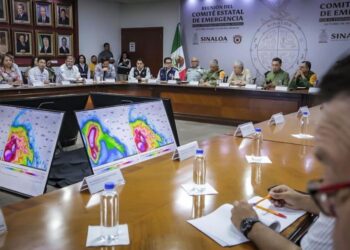 Ante presencia de Norma suspenden clases y actividades laborales en Sinaloa