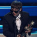 Peso Pluma, artista debut del año; premio Billboard se lo dedica a México