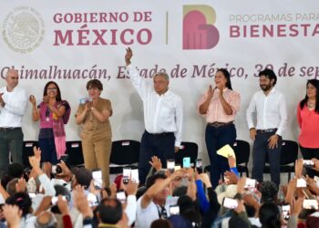 AMLO y Delfina Gómez anuncian construcción de universidad de medicina en Texcoco