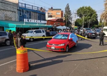 Atacan a balazos a automovilista en Narvarte, por conflicto vial