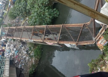 Cae puente a canal de aguas negras en el Edomex, reportan a 13 heridos