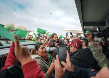 En ambiente de fiesta reciben Sheinbaum en SLP
