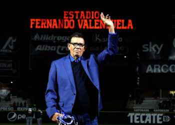 Inmortalizan a Fernando Valenzuela, estadio llevará su nombre