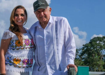 López Obrador y Mara Lezama supervisan último tramo del Tren Maya en Quintana Roo