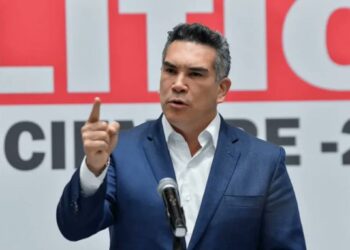 “Alito” Moreno llama a expulsar del PRI a diputadas que votaron a favor de Ernestina Godoy