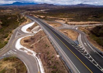López Obrador inaugura carretera en Oaxaca; beneficiará a 166 mil habitantes