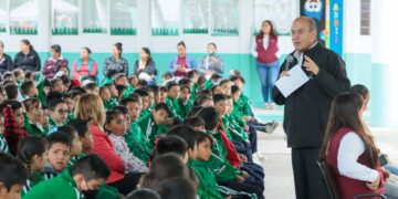 Natividad Castrejón destaca la importancia de adoptar hábitos saludables