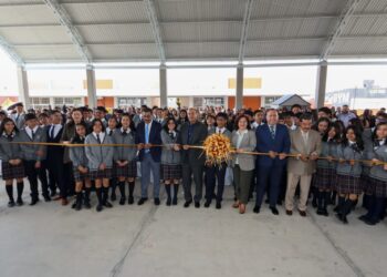 Natividad Castejón inaugura nuevas instalaciones en secundaria de Pachuca