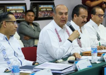Encabeza Natividad Castrejón reunión con rectores y directores de educación superior
