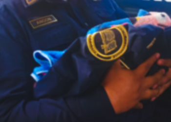 Rescatan a bebé abandonado en baños de la estación del Metro CDMX.