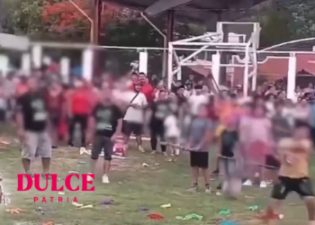 Pobladores de Campeche golpearon piñatas que contenían animales.