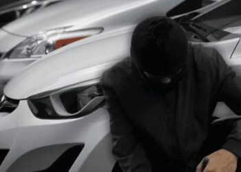 Grupo armado roba seis vehículos de agencia en Morelos