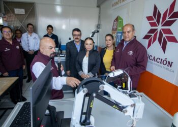 Natividad Castrejón inaugura laboratorio de ciencia, tecnología en Conalep Tulancingo