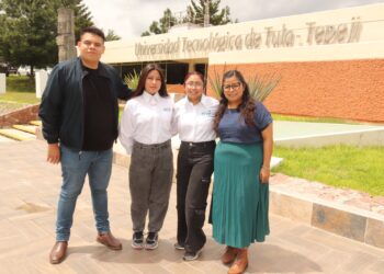 Estudiantes destacan en Crevolution Hackathon 2025