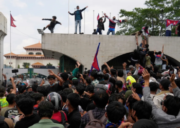 Esposa del exprimer ministro nepalí muere tras ser quemada.