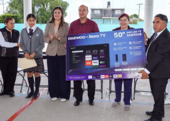 Estudiantes de Ixmiquilpan y Cardonal reciben inversión educativa